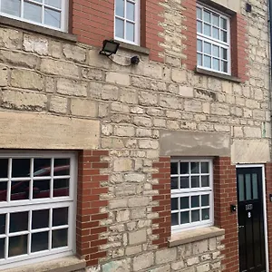 Holiday home 1 Bed House, Free Parking, 15 Minutes From Cheltenham Races, Gloucester